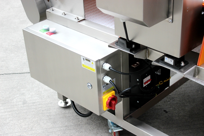 1706585647686469.jpg 016-2600-11030-800-100-380V-右進左出-配穩壓器-板鏈式報警停機金檢機2.jpg